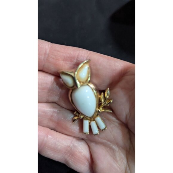 Gold-Tone Owl Brooch Pin With White Milk Glass Cabochons Vintage Adorable Bird J - Picture 3 of 6